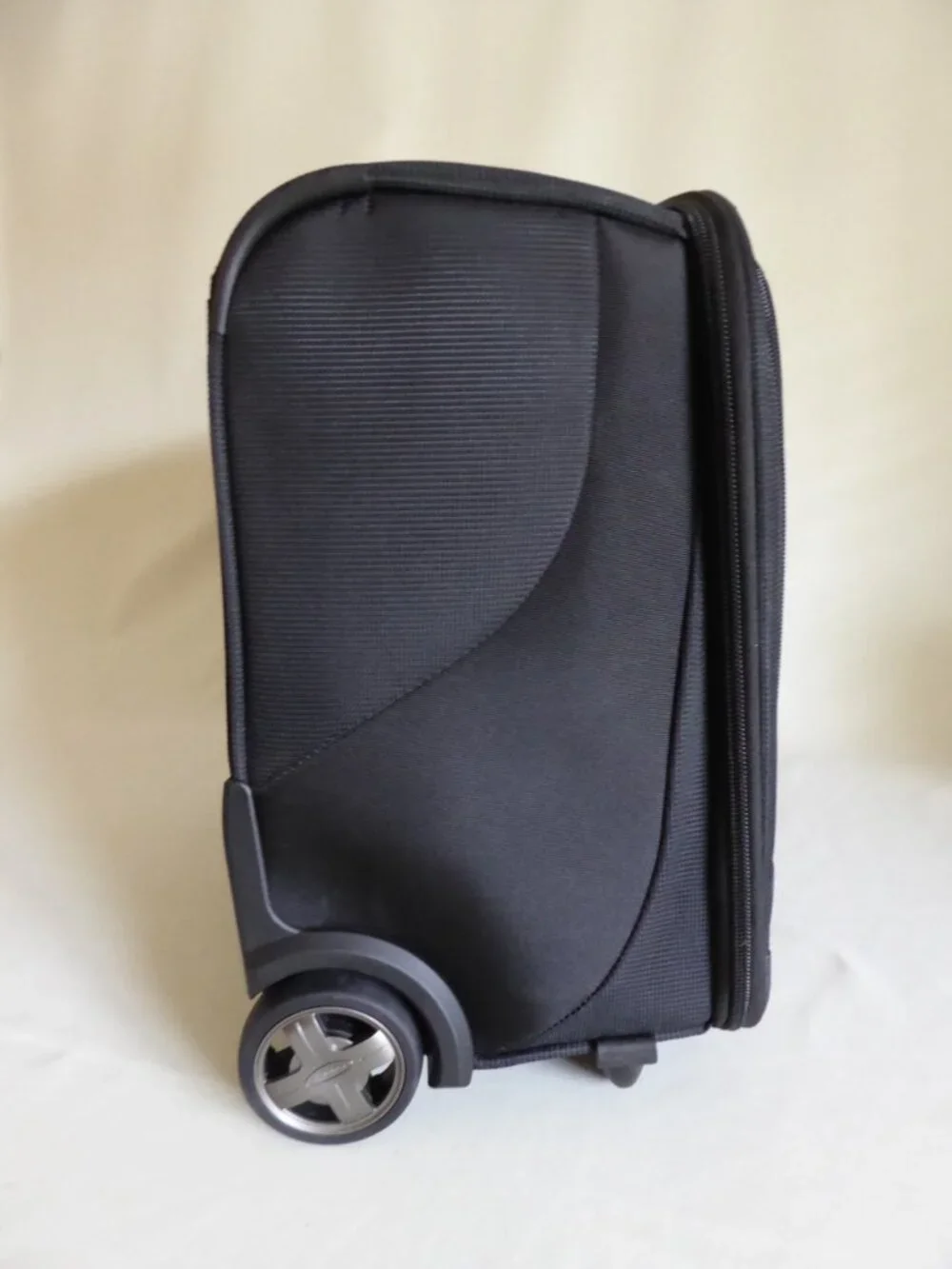 NEW TRAVELPRO MAX LITE 4 ROLLING TOTE TRAVEL CARRY ON BLACK SUITCASE